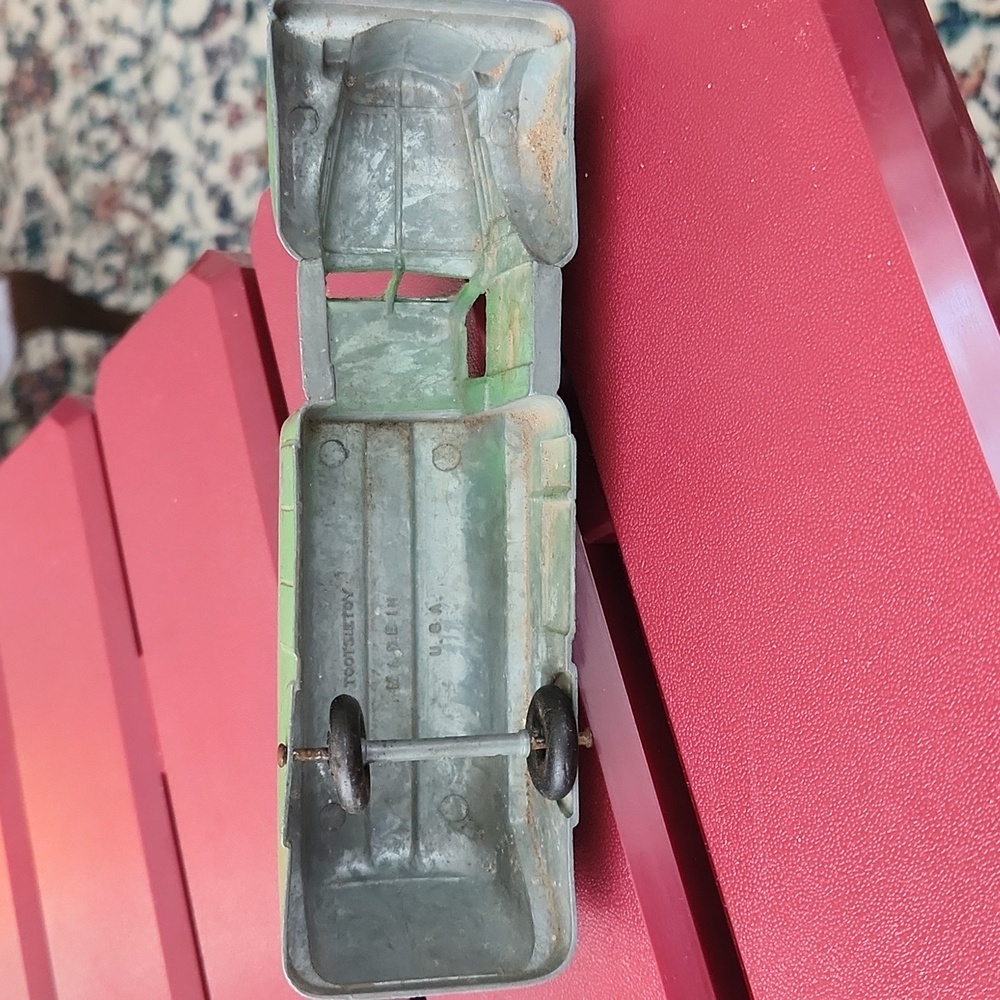 Vintage Sinclair Metal Toy Tanker Truck - Picture 5 of 7